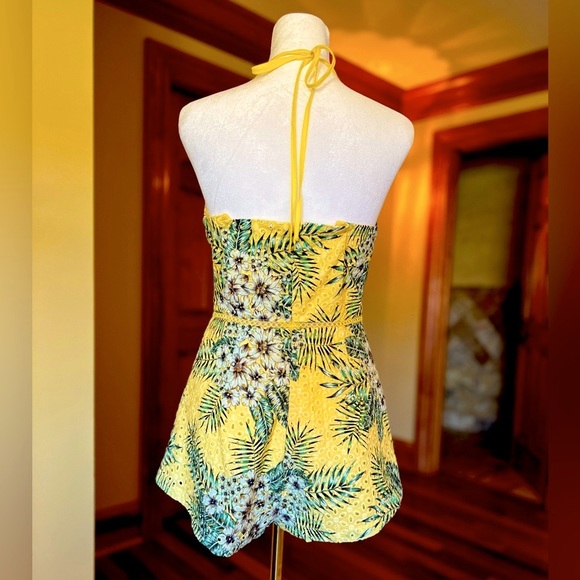 BB Dakota Shorts Romper, size 4, yellow/floral - Picture 2 of 3